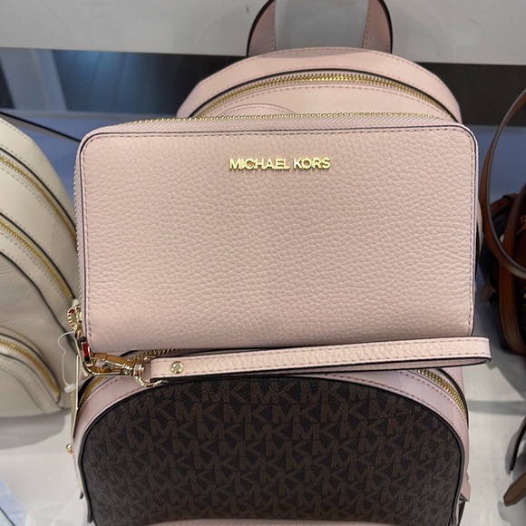 Michael Kors Jet Set Travel Large Flat Multifunction Phone Case Wristlet 
NWT - Picture 4 of 16